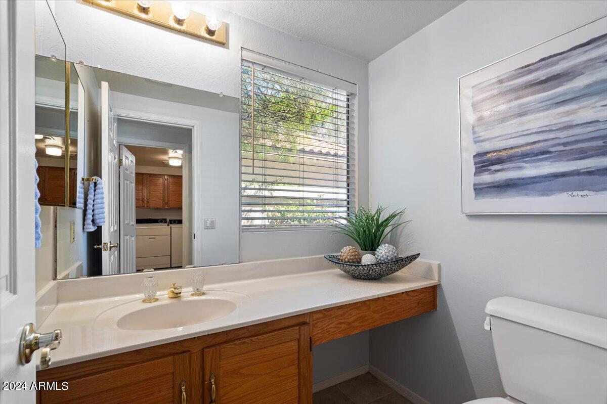 9705 E MOUNTAIN VIEW Road, 1084