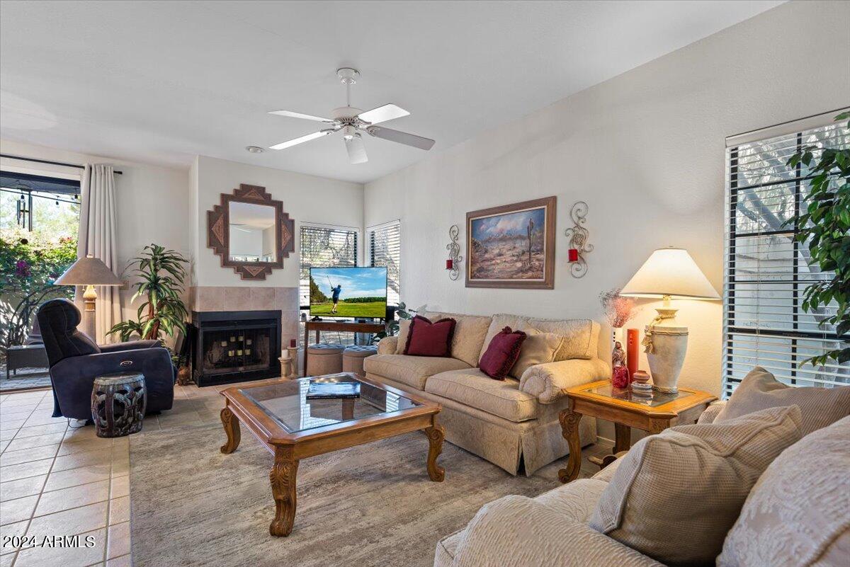 9705 E MOUNTAIN VIEW Road, 1084