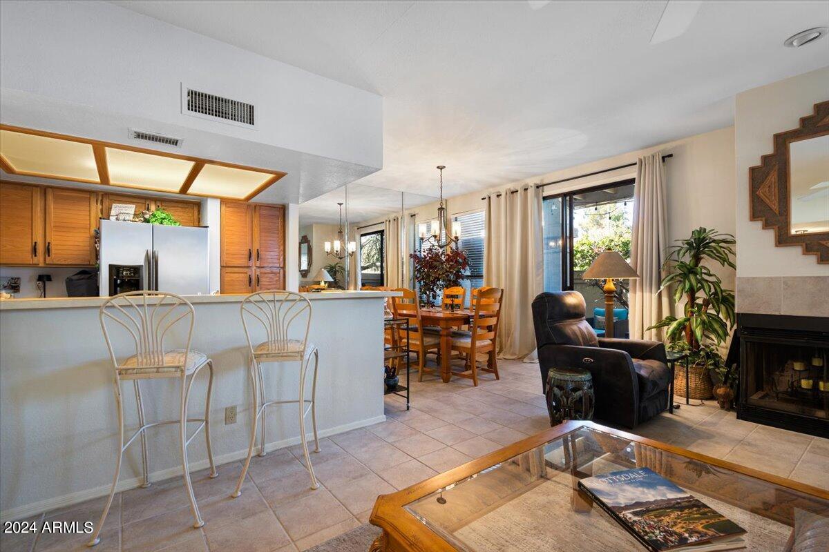 9705 E MOUNTAIN VIEW Road, 1084