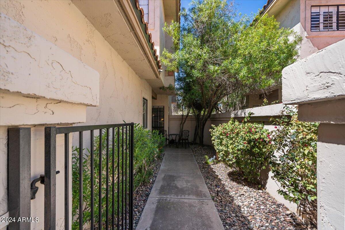 9705 E MOUNTAIN VIEW Road, 1084