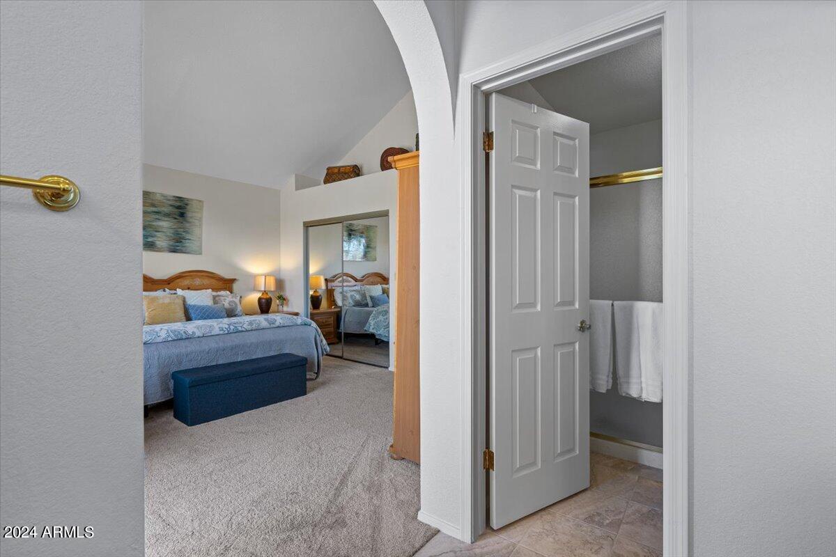 9705 E MOUNTAIN VIEW Road, 1084