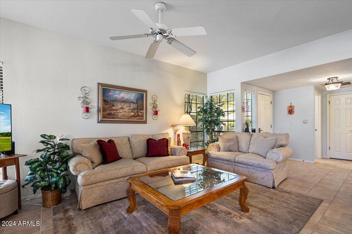 9705 E MOUNTAIN VIEW Road, 1084