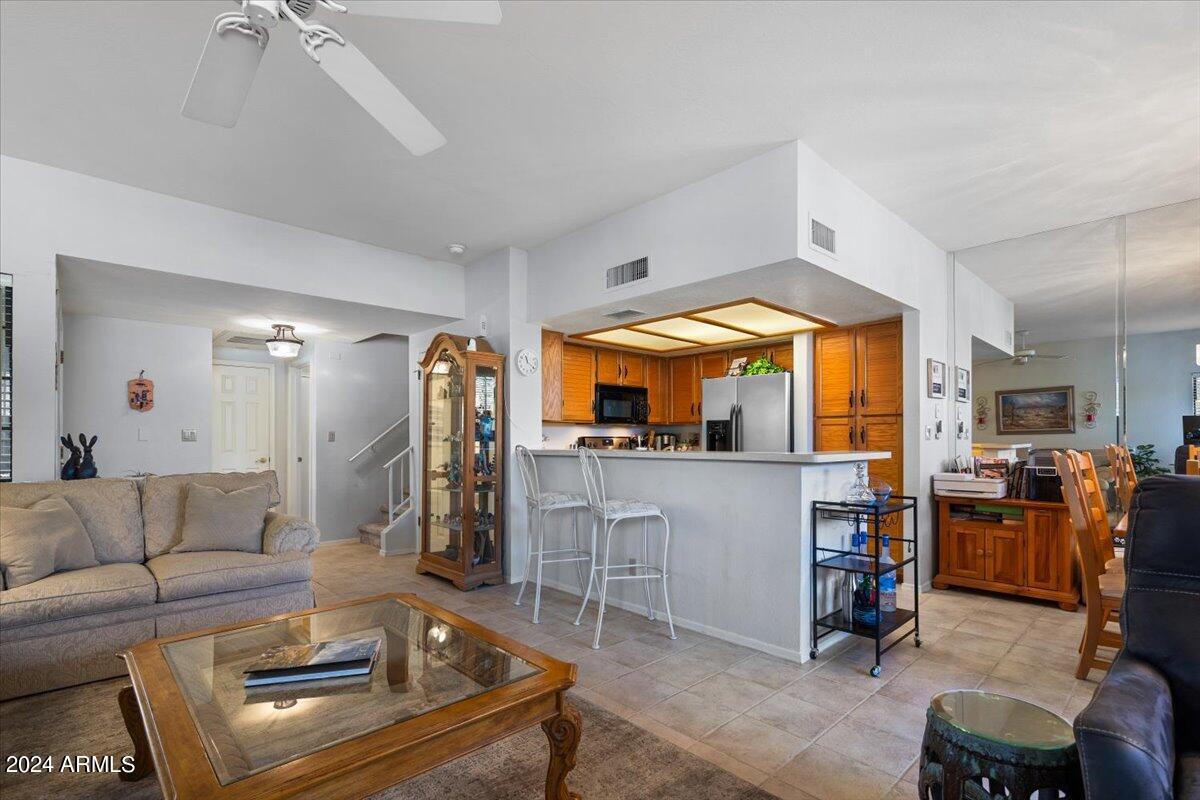 9705 E MOUNTAIN VIEW Road, 1084