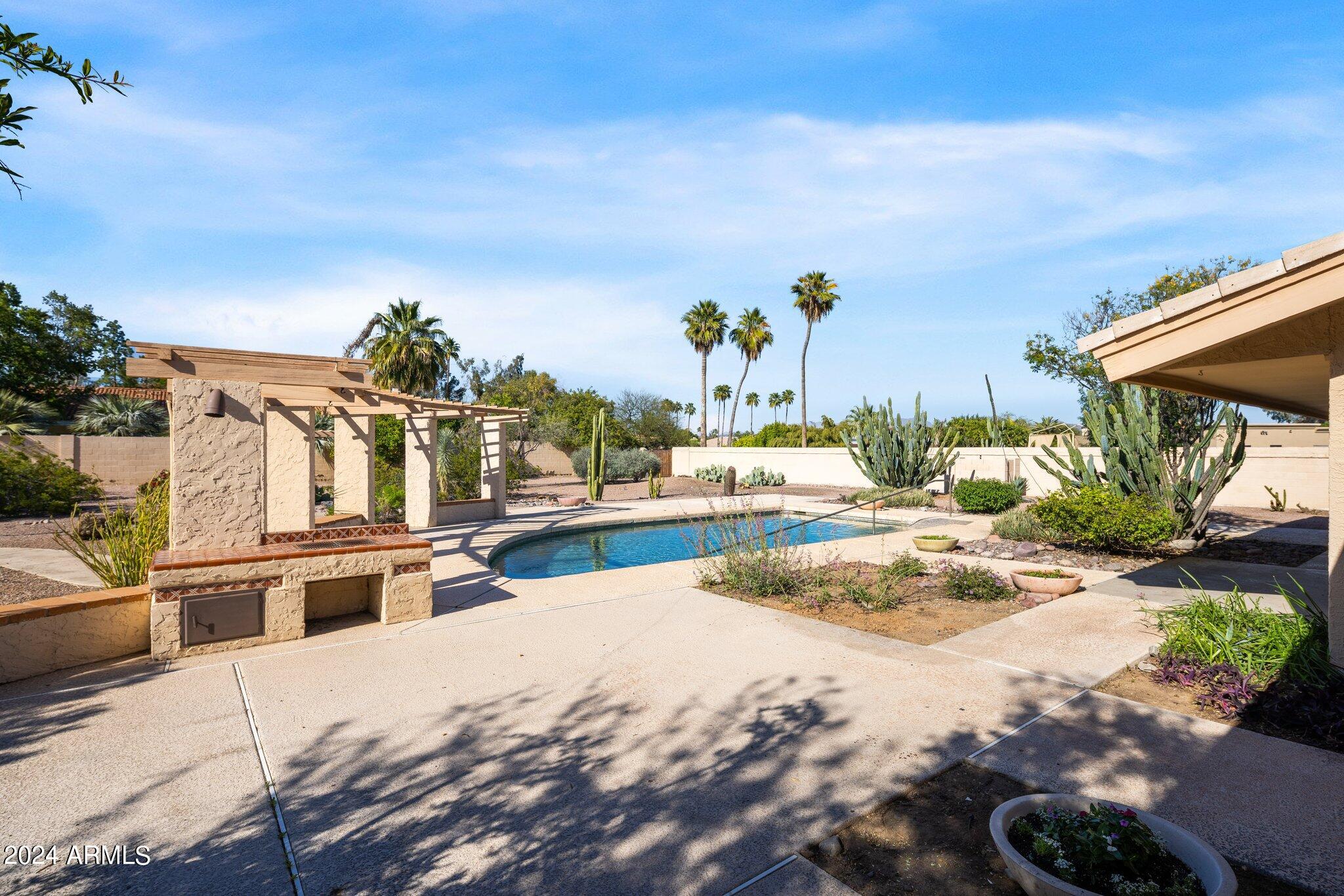 4914 E CHERYL Drive