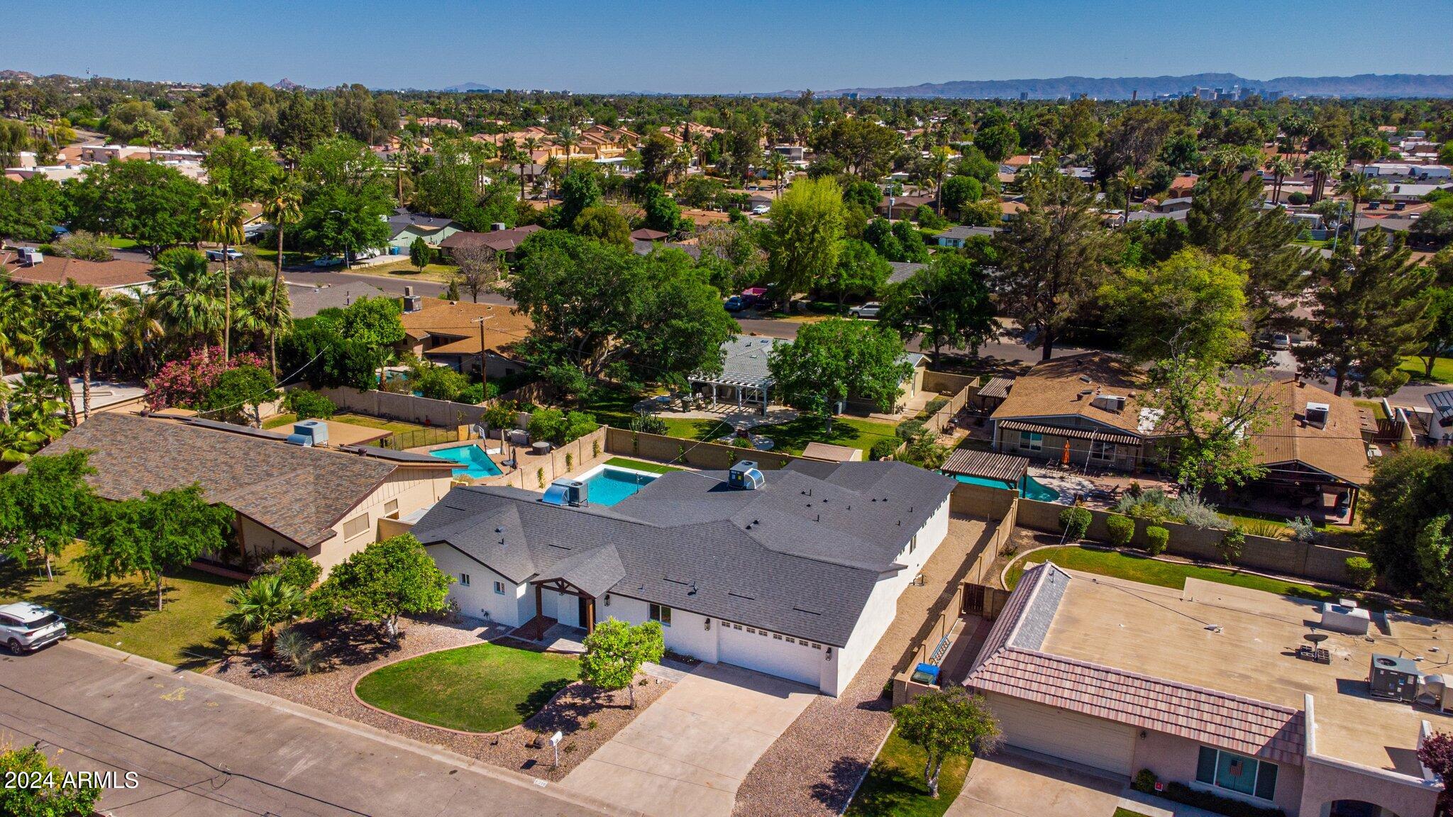 209 W DIANA Avenue