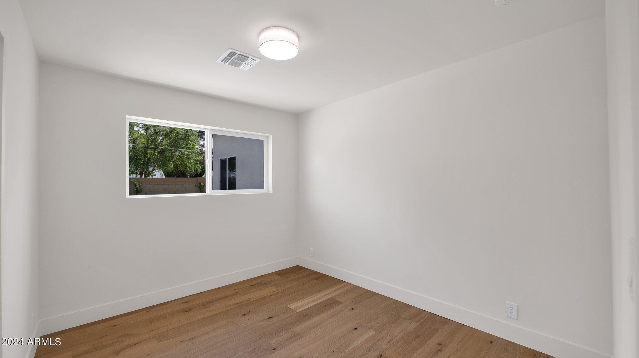 209 W DIANA Avenue