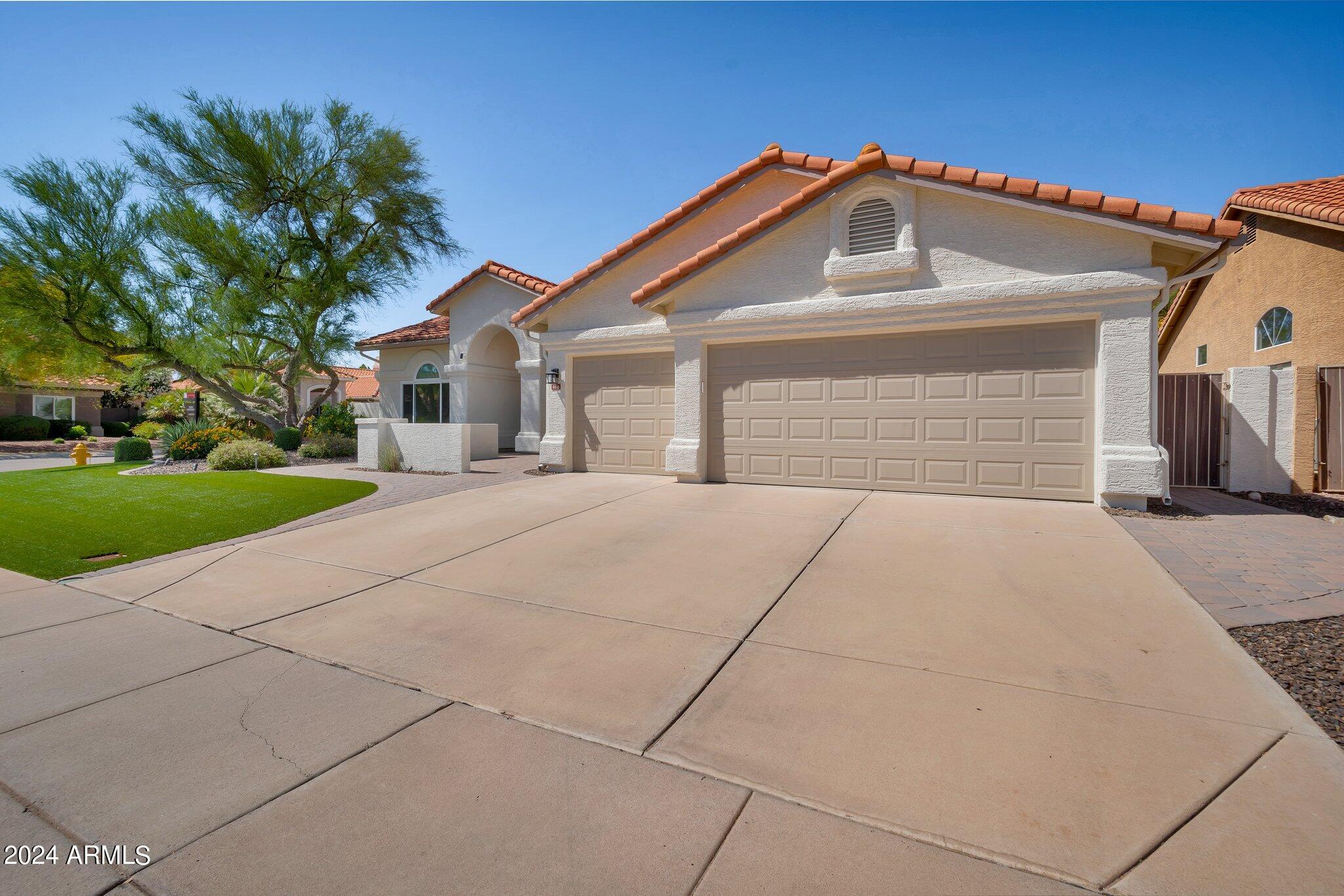4616 E GELDING Drive