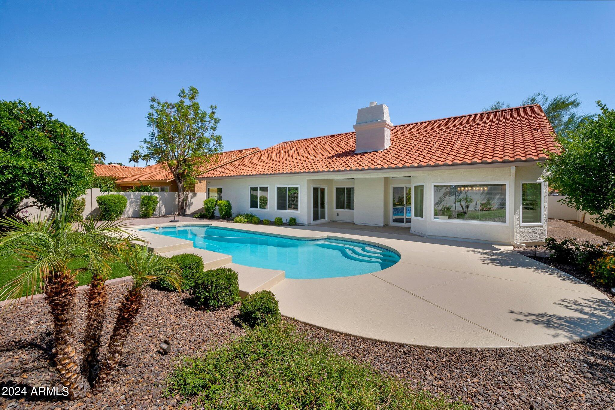 4616 E GELDING Drive