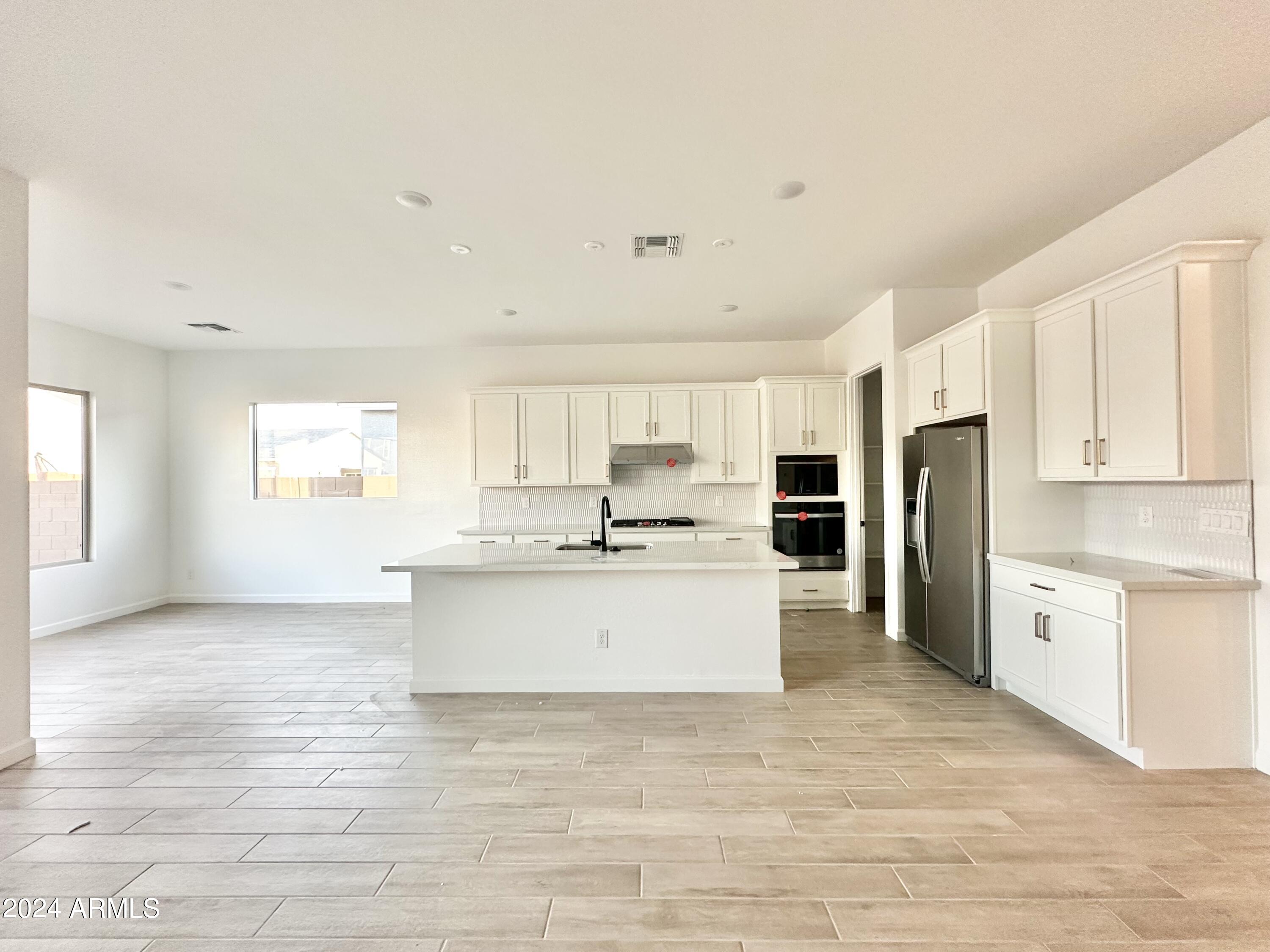 22661 E LORDS Way
