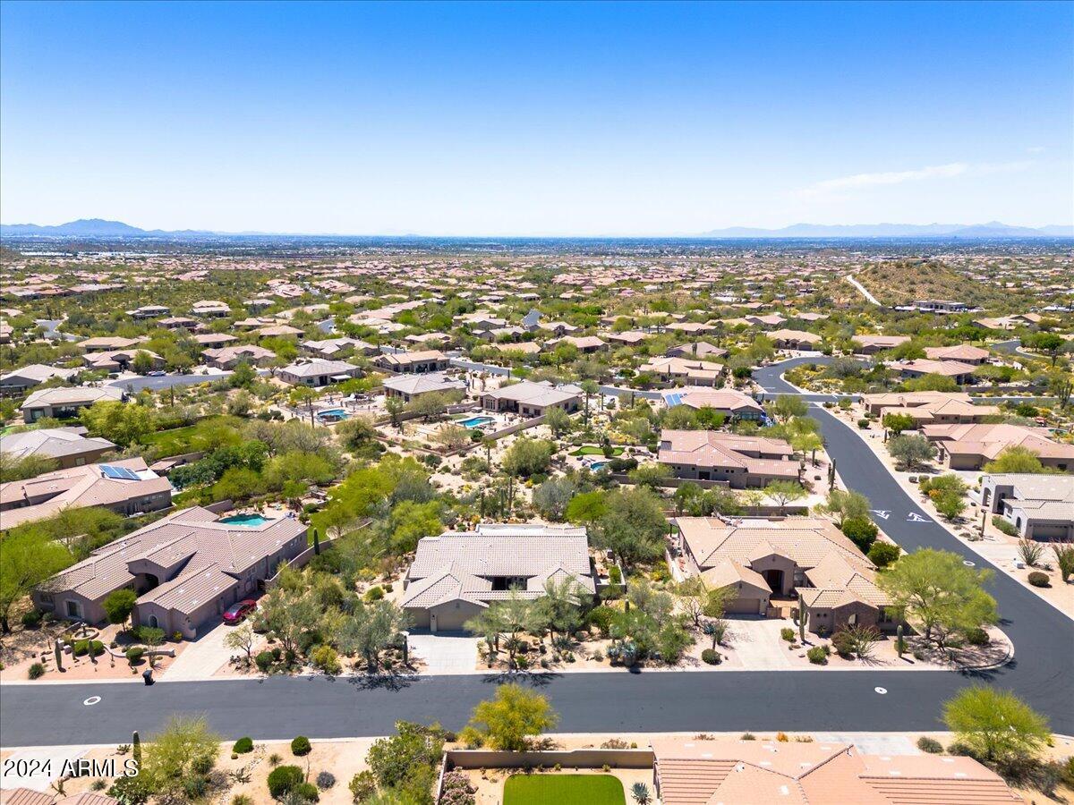 8921 E NORA Circle