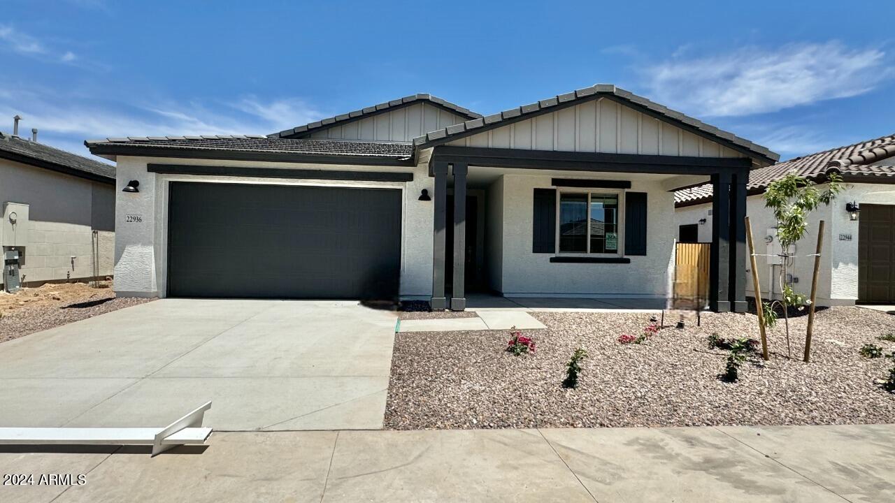 22936 E ROUNDUP Way