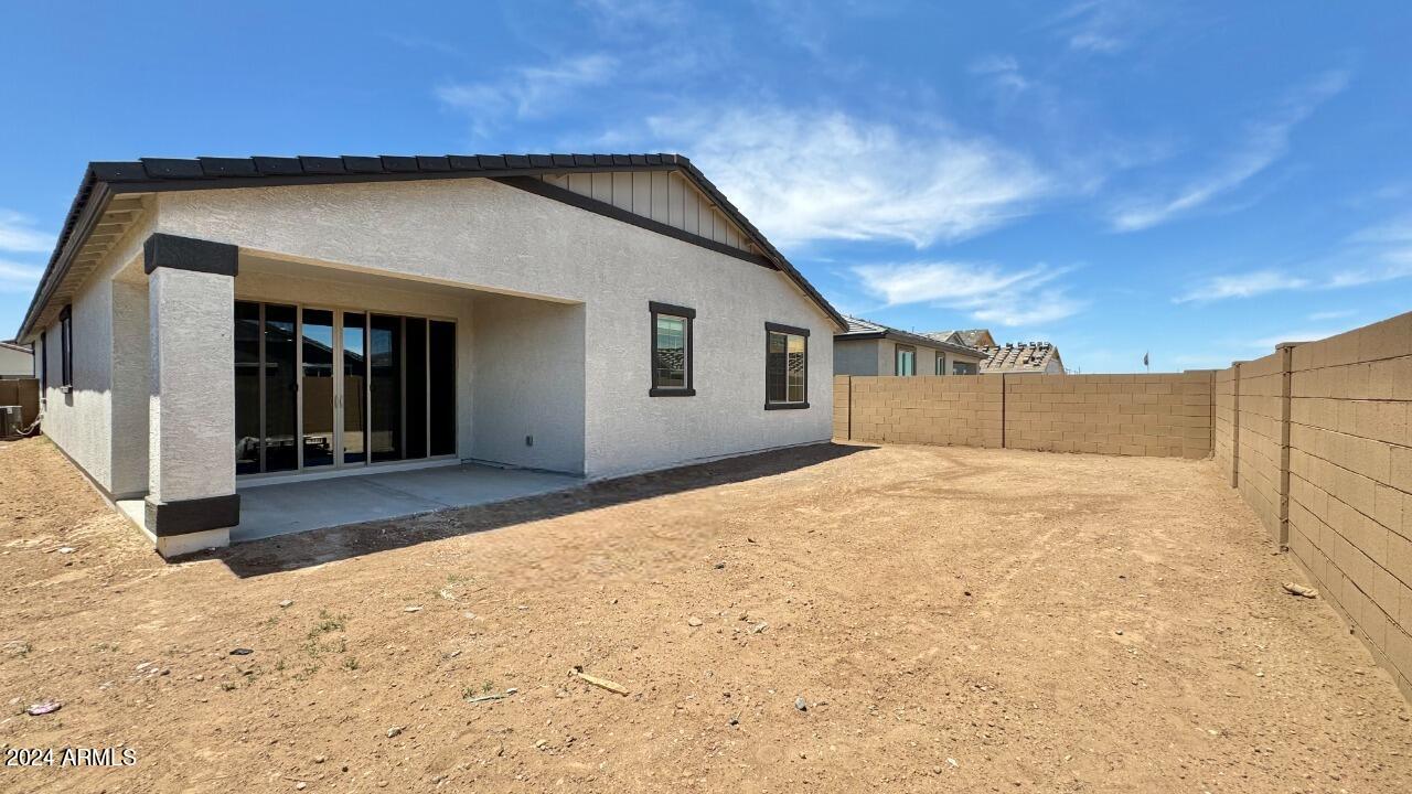 22936 E ROUNDUP Way