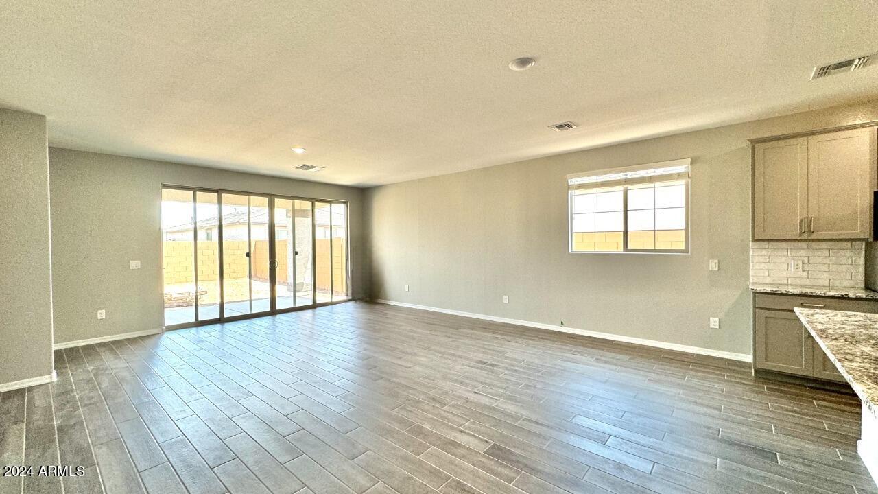 22936 E ROUNDUP Way