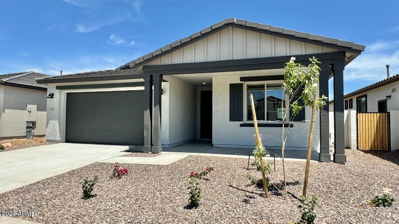 22936 E ROUNDUP Way