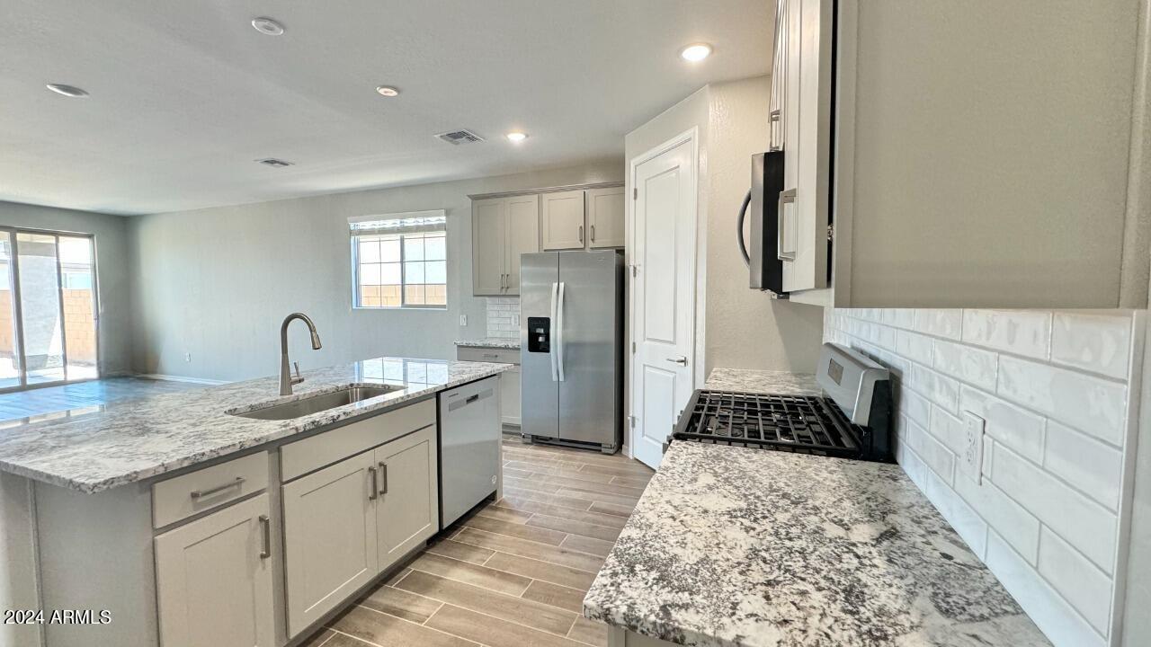 22936 E ROUNDUP Way