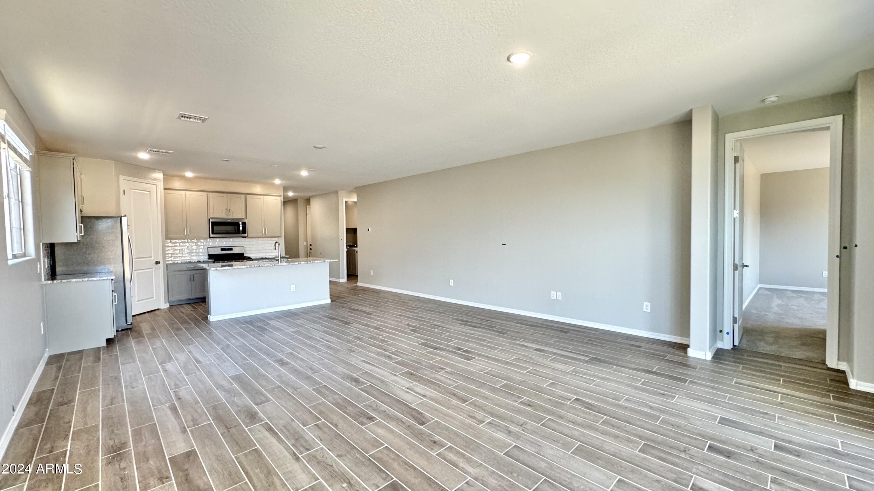 22936 E ROUNDUP Way