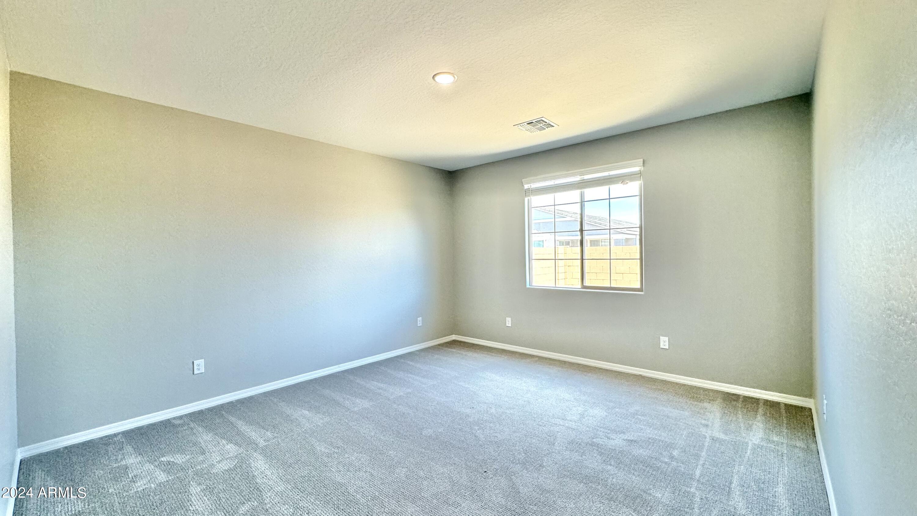 22936 E ROUNDUP Way