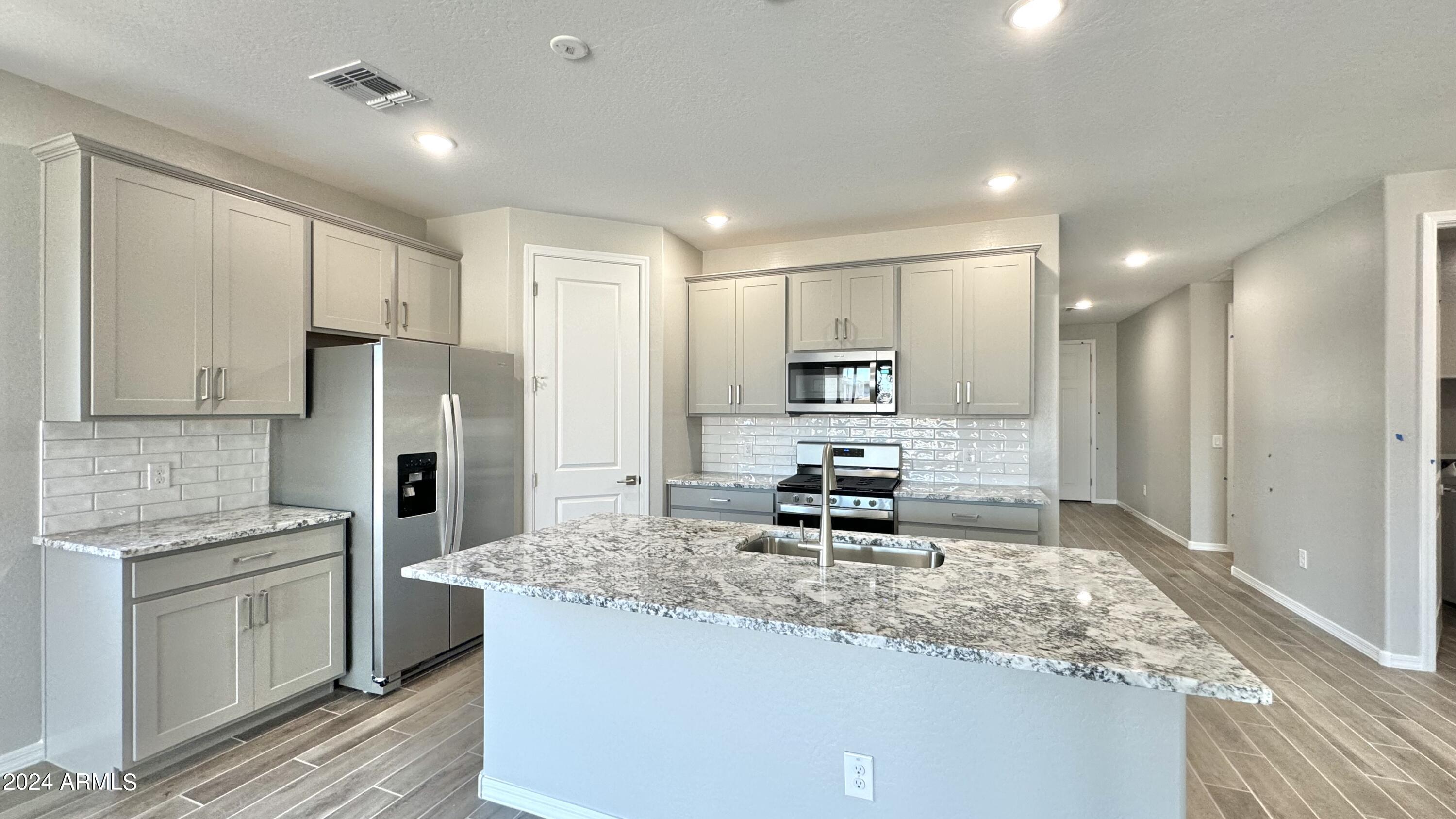 22936 E ROUNDUP Way