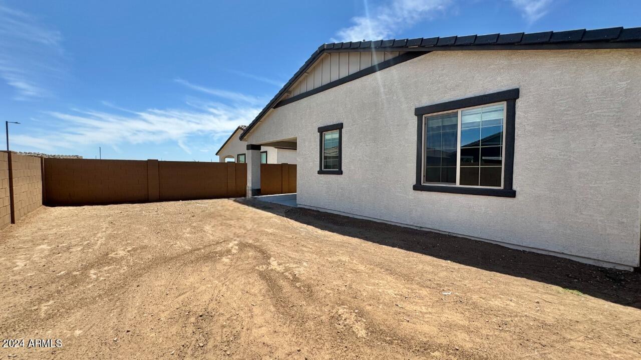 22936 E ROUNDUP Way