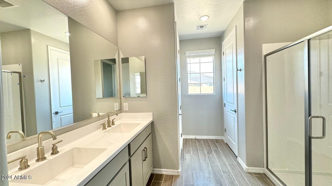 22936 E ROUNDUP Way