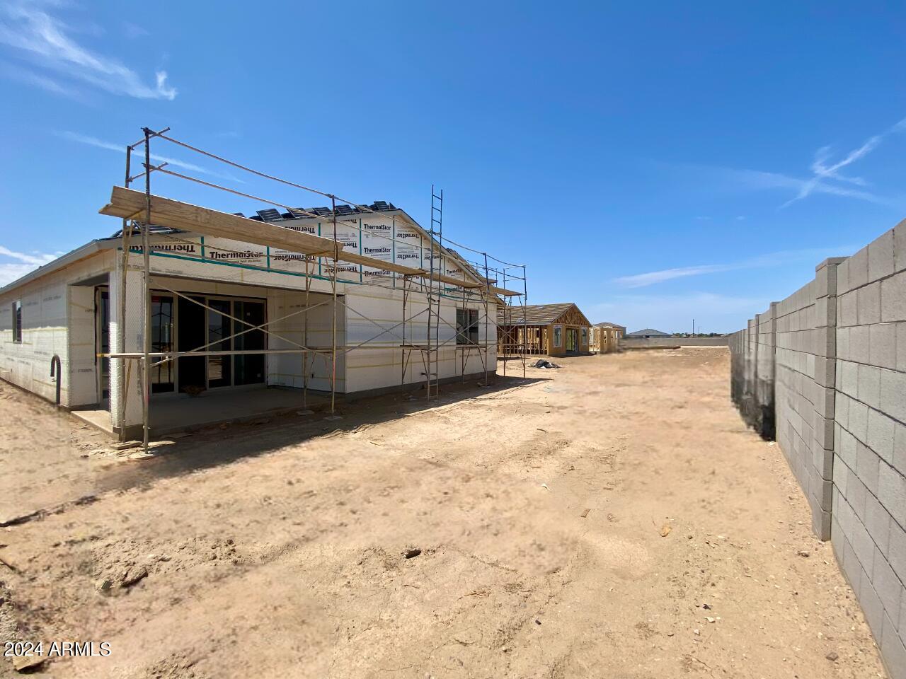 2416 E WAGON WHEEL Lane