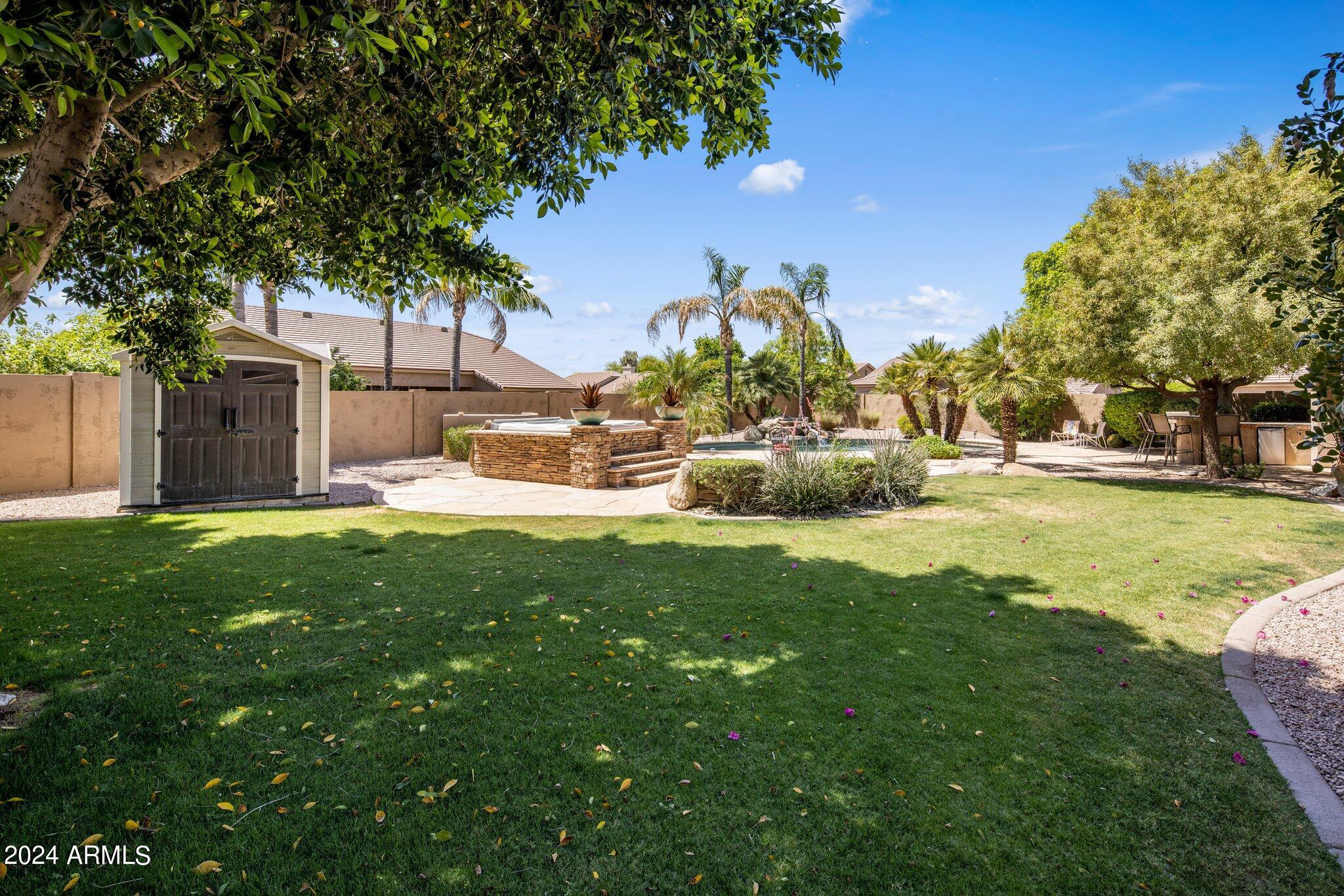 5225 E MICHELLE Drive