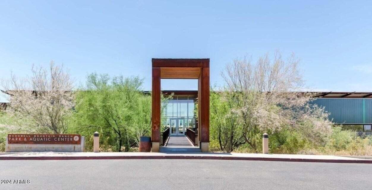 10476 E HILLERY Drive E