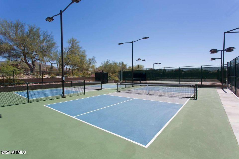 10476 E HILLERY Drive E