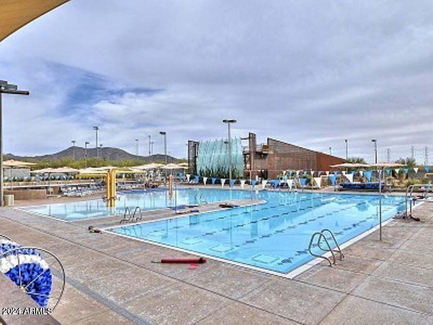 10476 E HILLERY Drive E