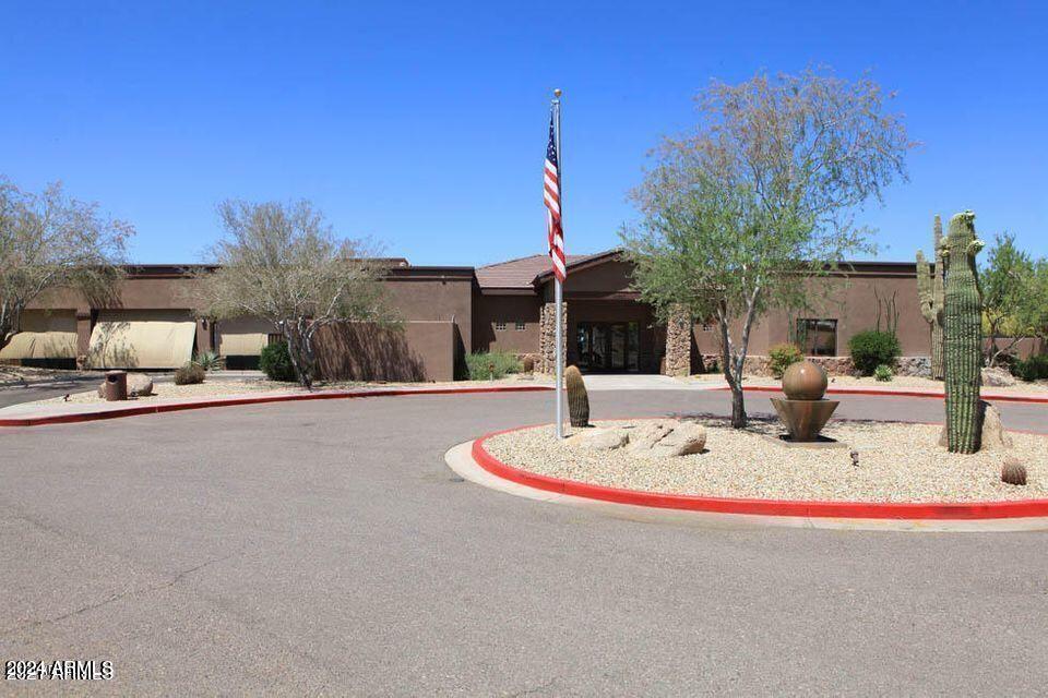 10476 E HILLERY Drive E