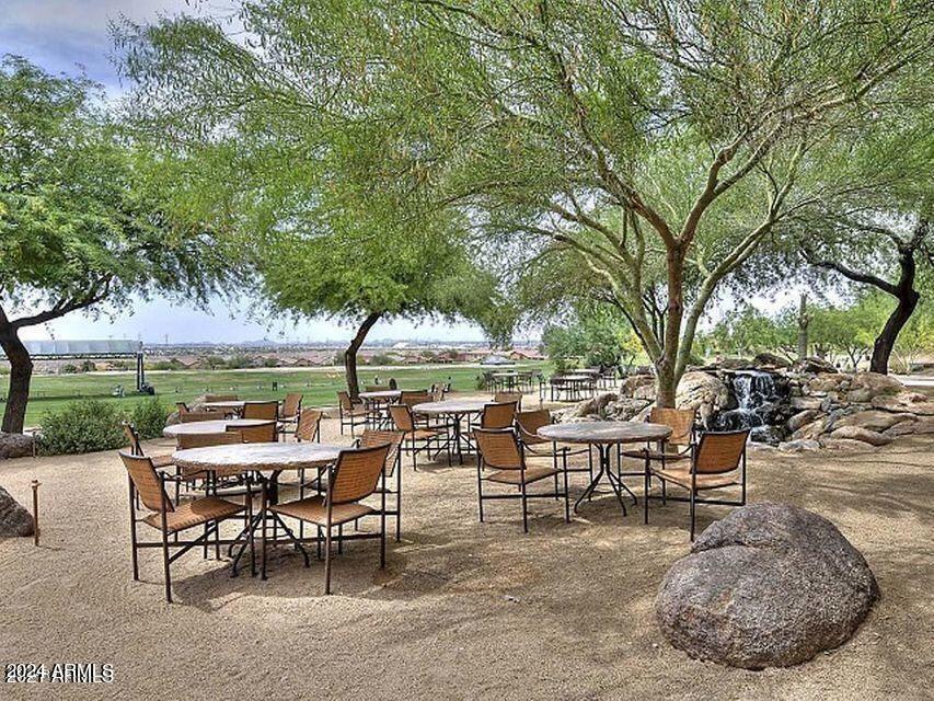 10476 E HILLERY Drive E