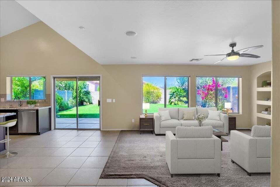 10476 E HILLERY Drive E