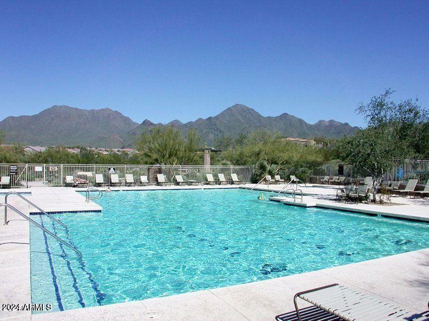 10476 E HILLERY Drive E