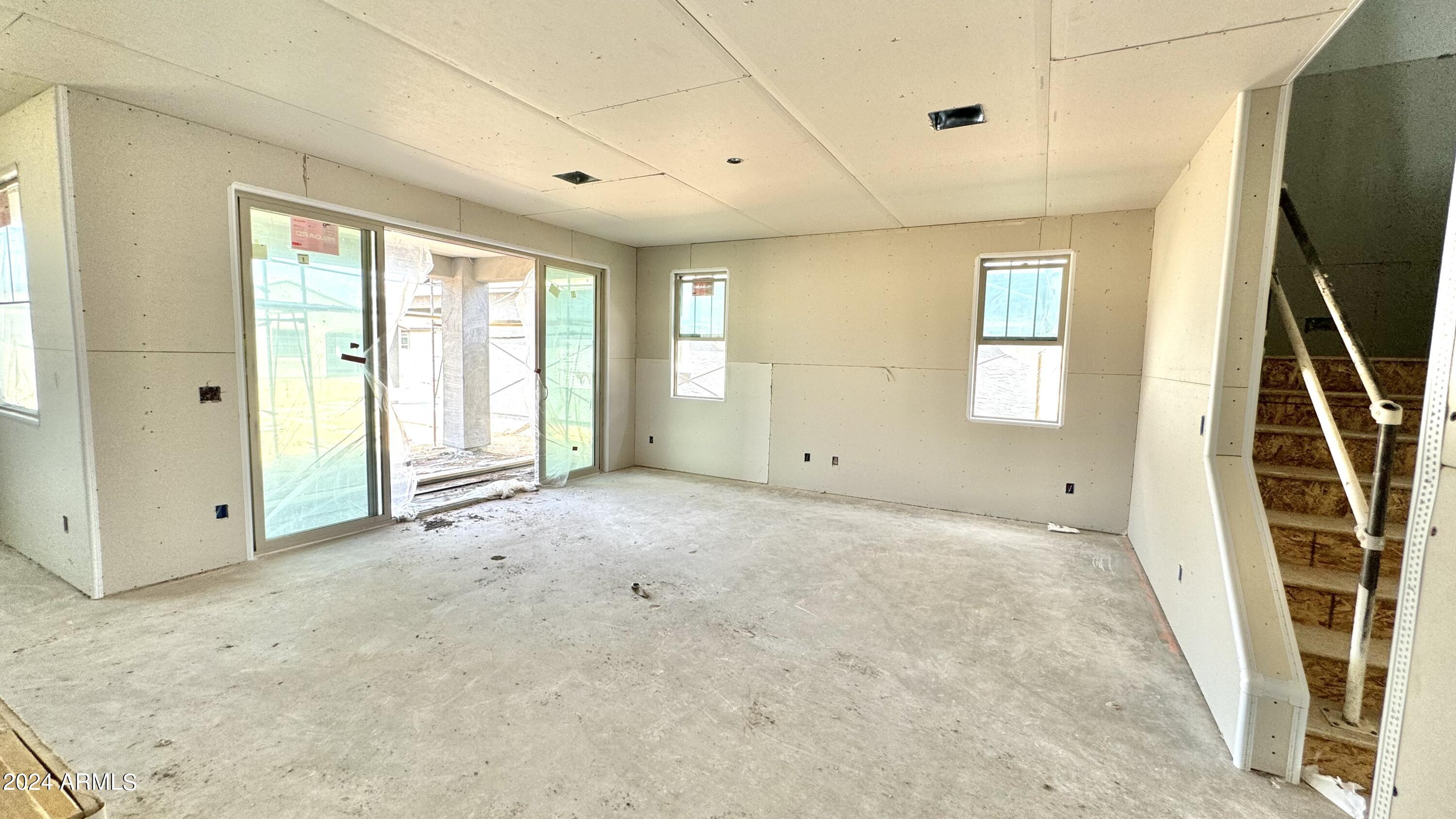 22904 E ROUNDUP Way