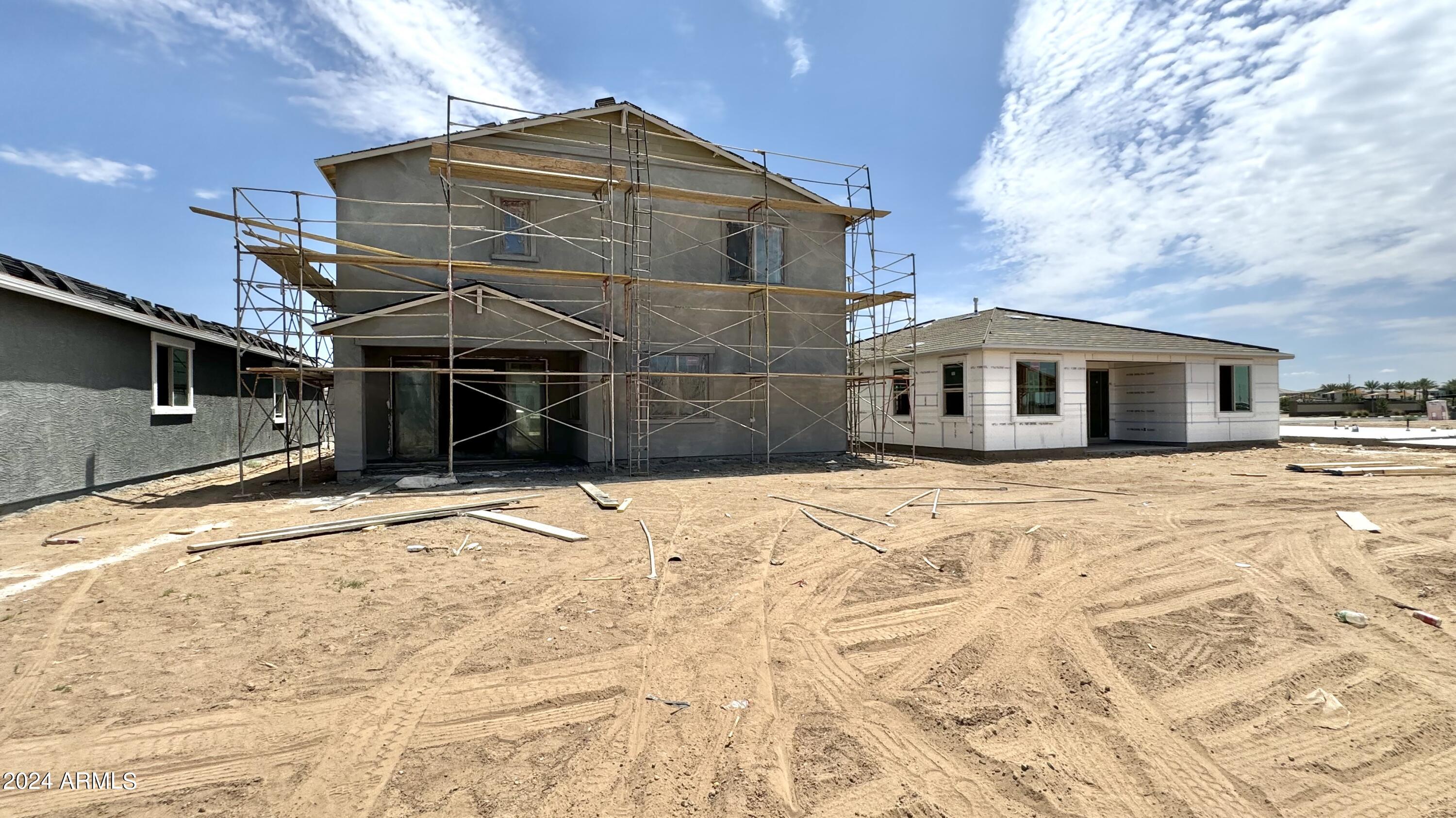 22904 E ROUNDUP Way