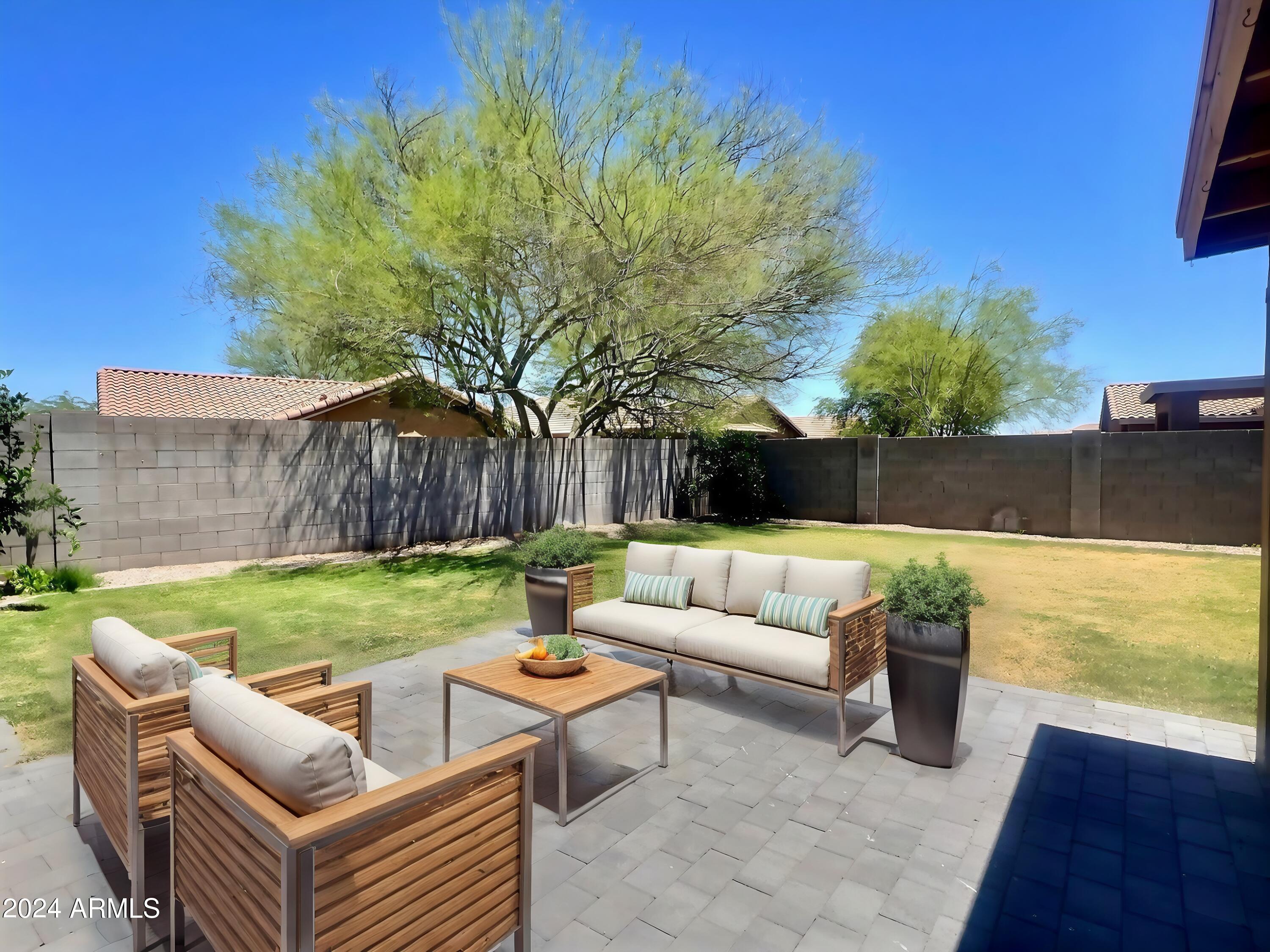 3282 W BELLE Avenue
