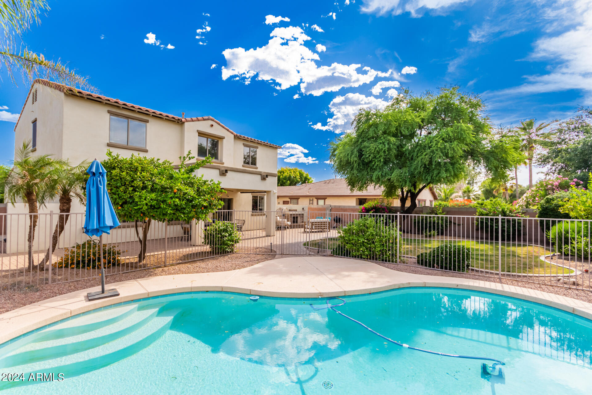 1526 E AZALEA Drive