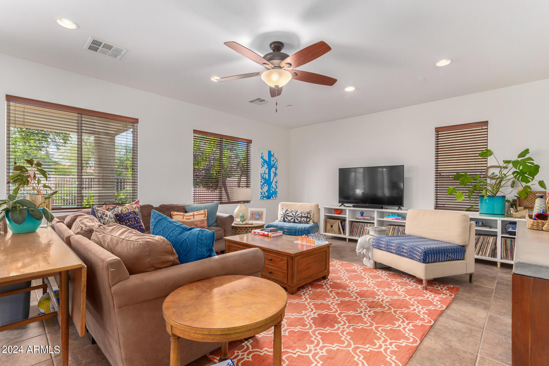 1526 E AZALEA Drive