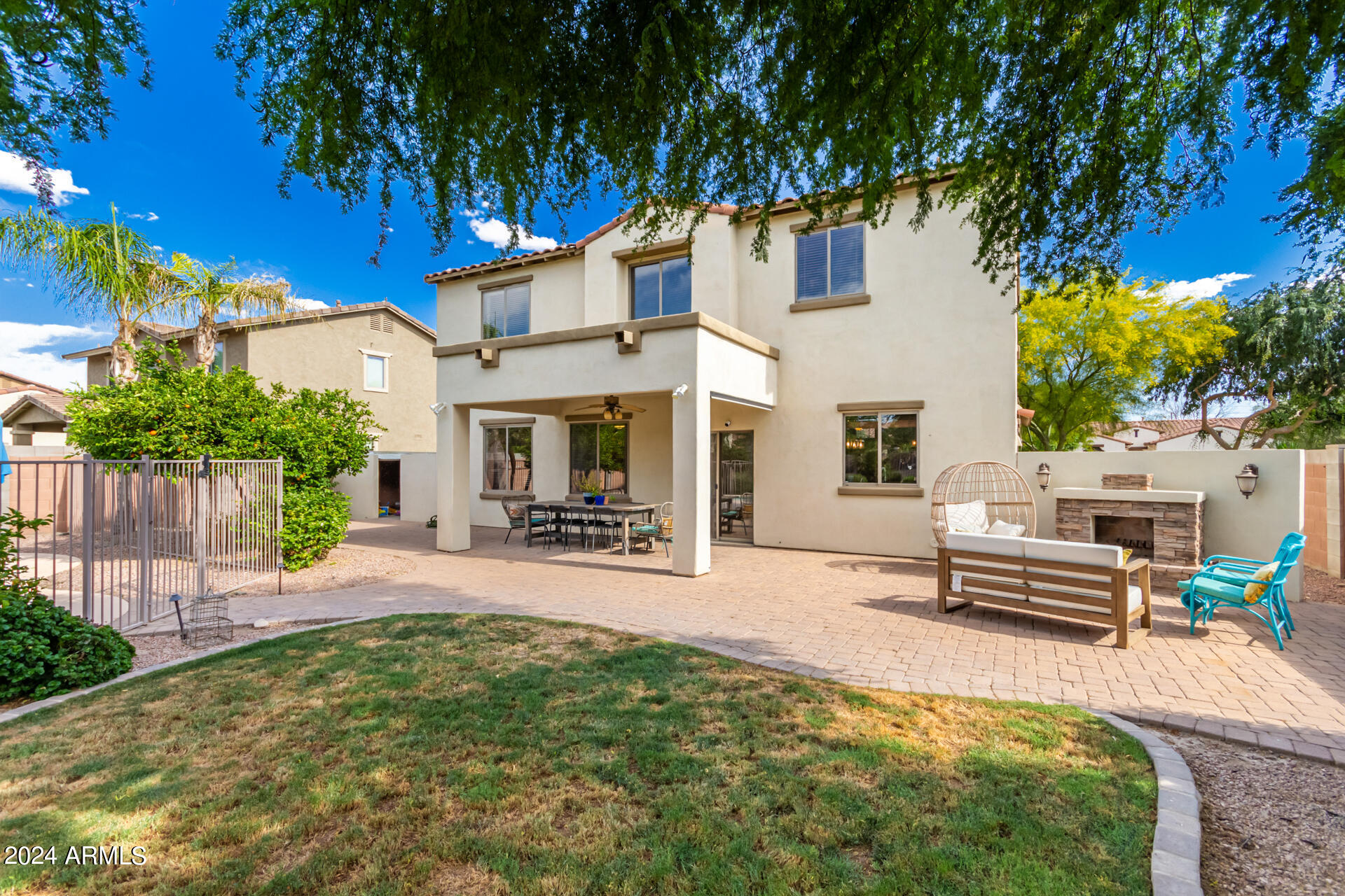 1526 E AZALEA Drive