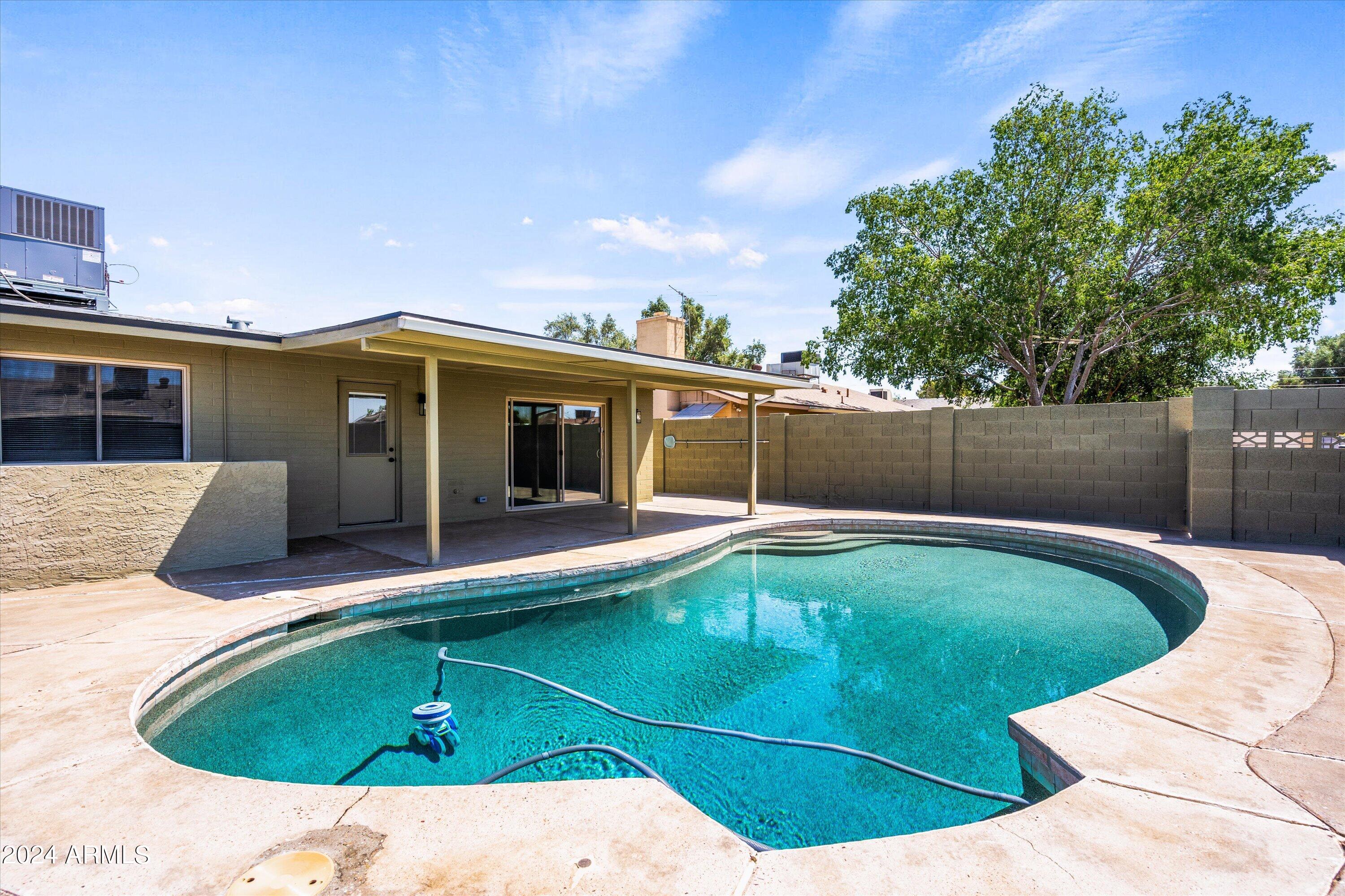 2525 E LA JOLLA Drive
