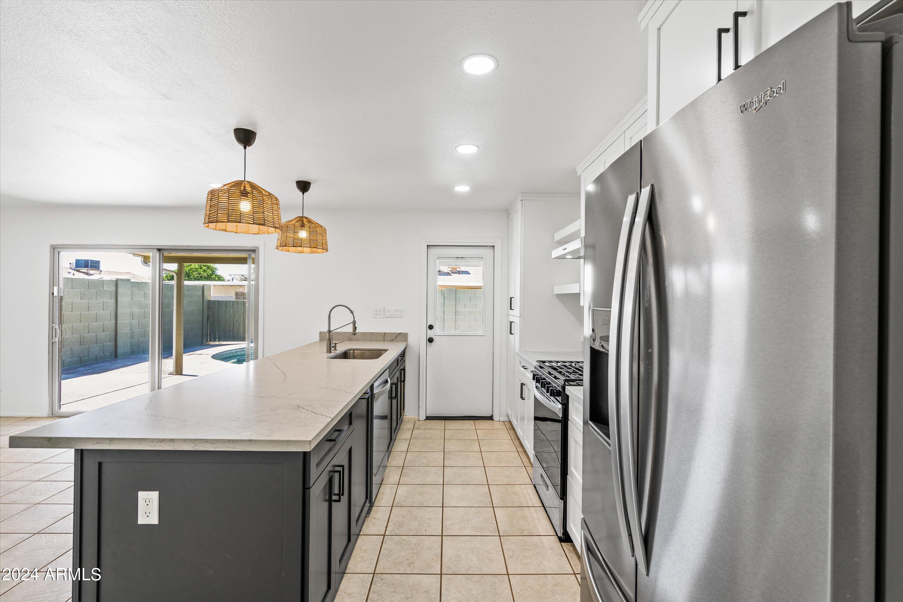2525 E LA JOLLA Drive