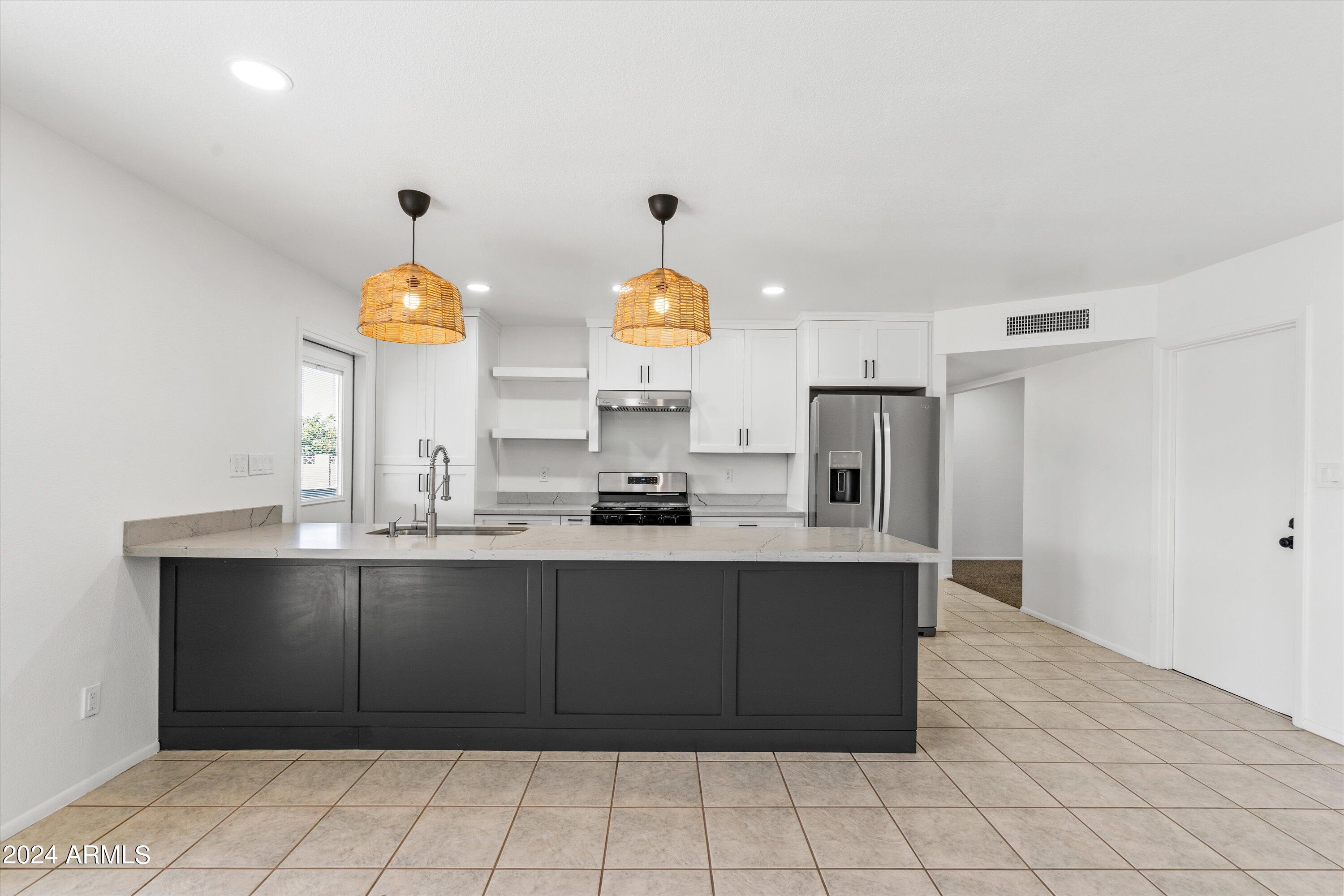 2525 E LA JOLLA Drive