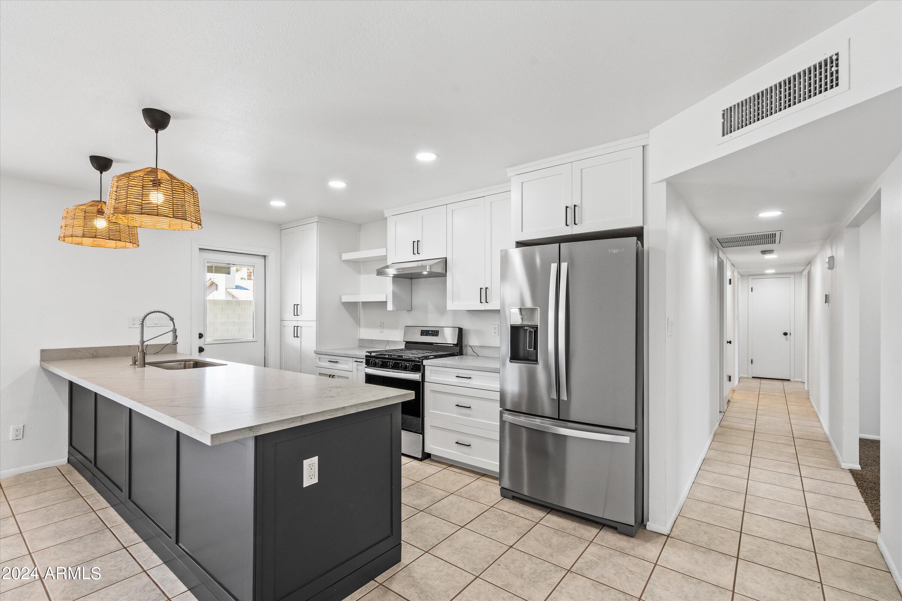 2525 E LA JOLLA Drive