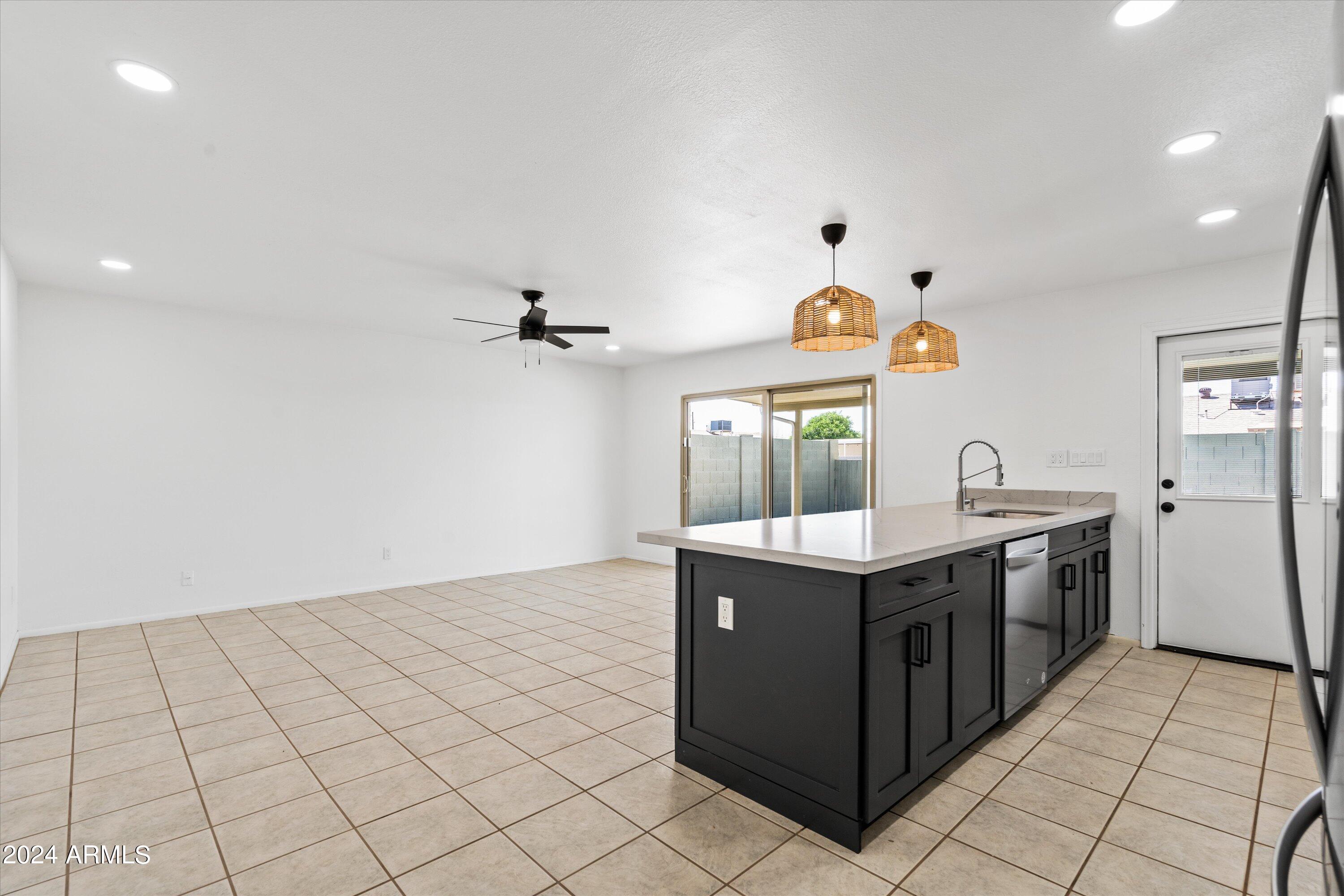 2525 E LA JOLLA Drive