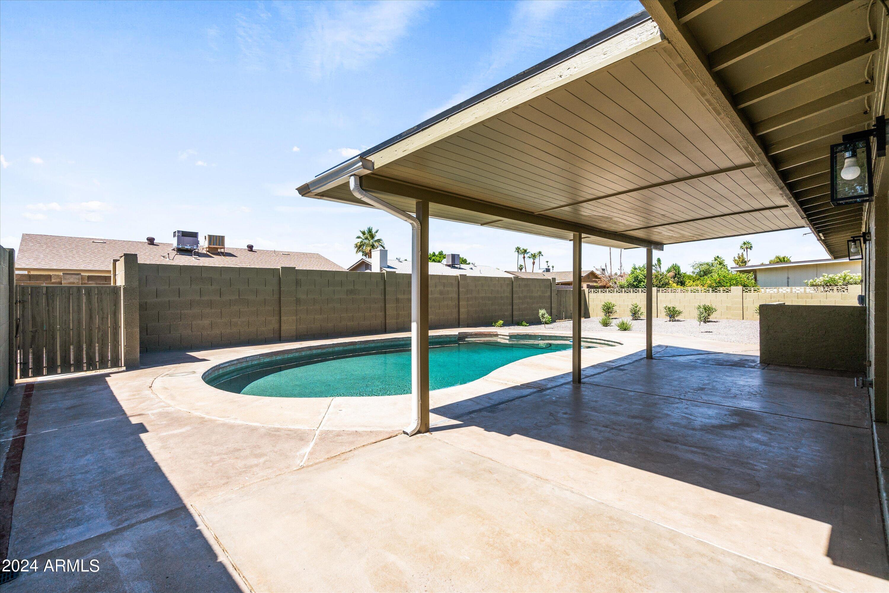 2525 E LA JOLLA Drive
