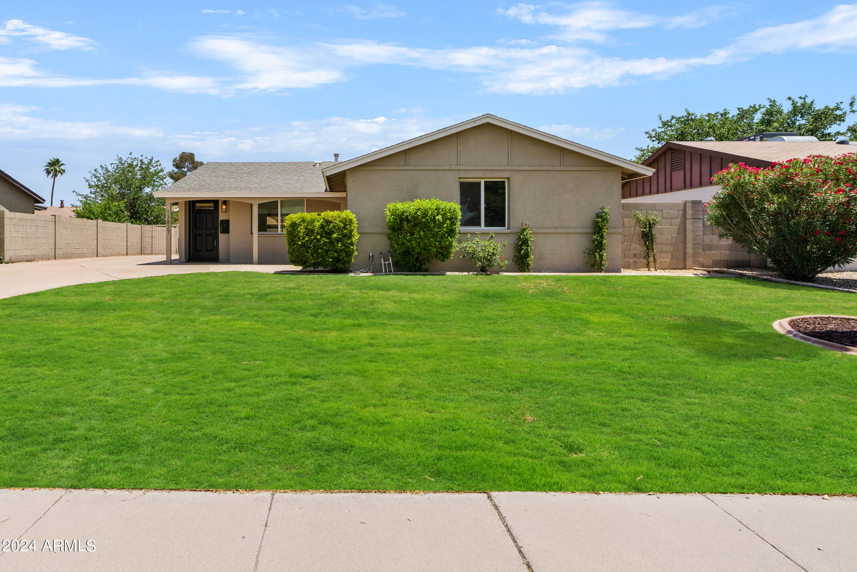 13827 N 37TH Place