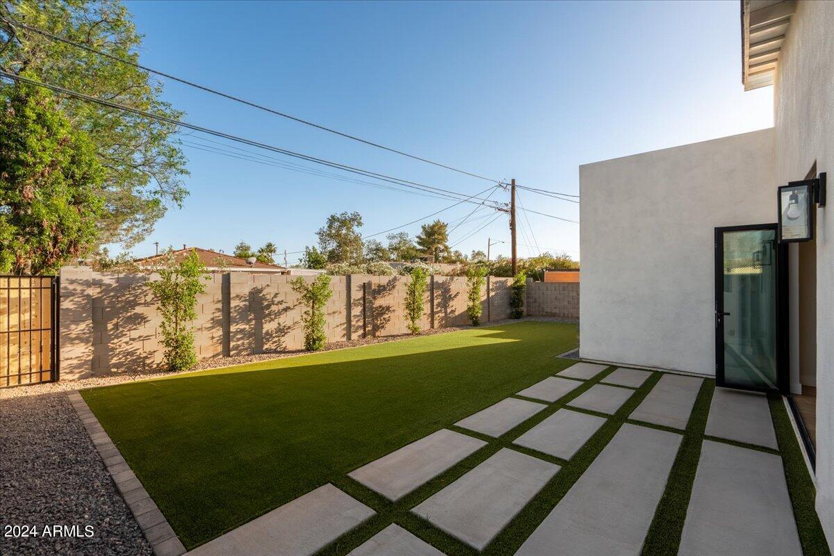 2437 E HIGHLAND Avenue