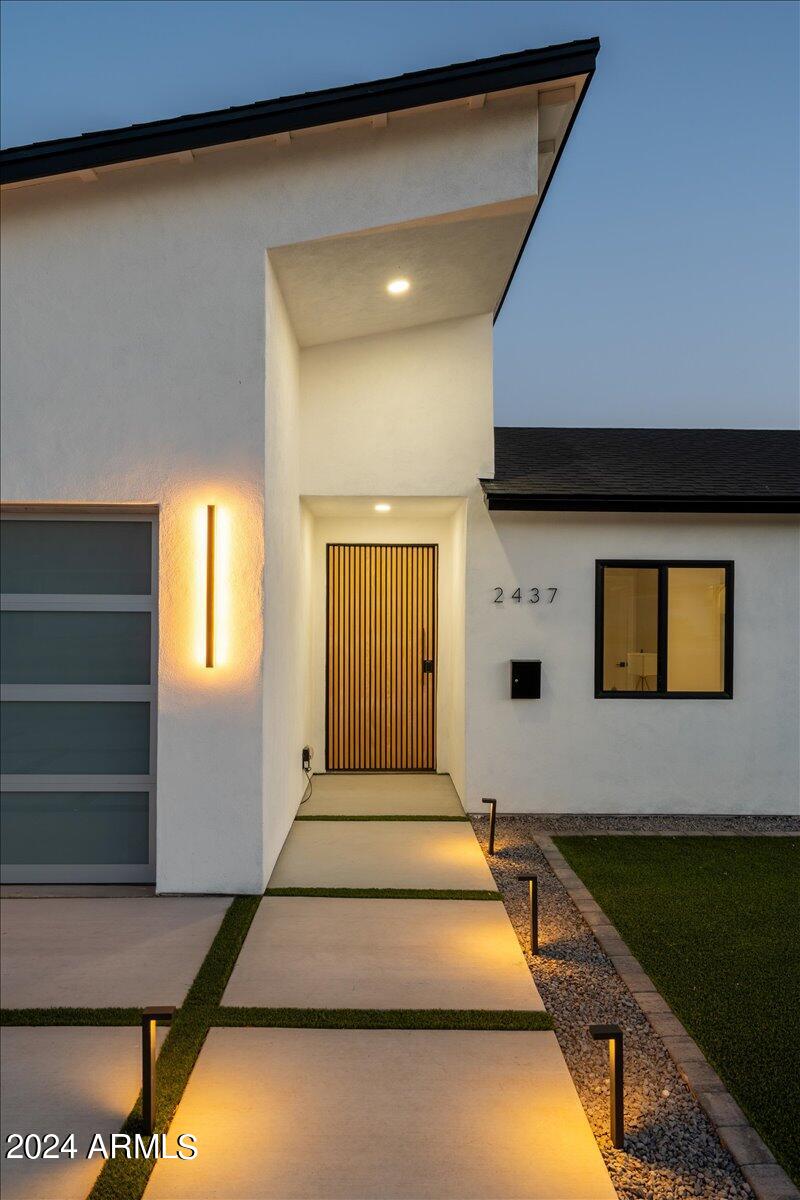 2437 E HIGHLAND Avenue