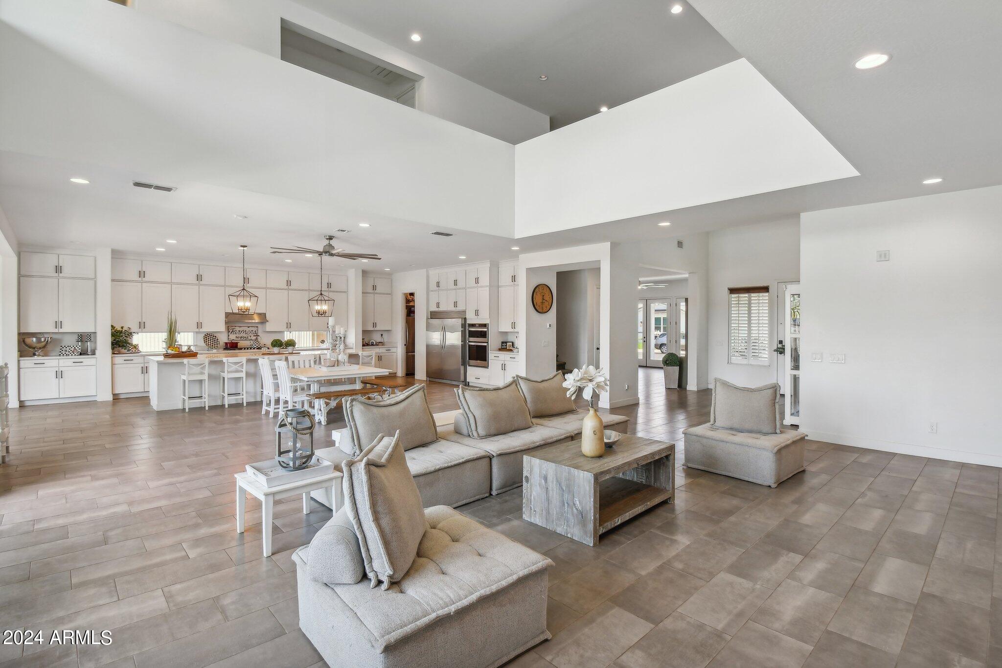 2694 E GERONIMO Street