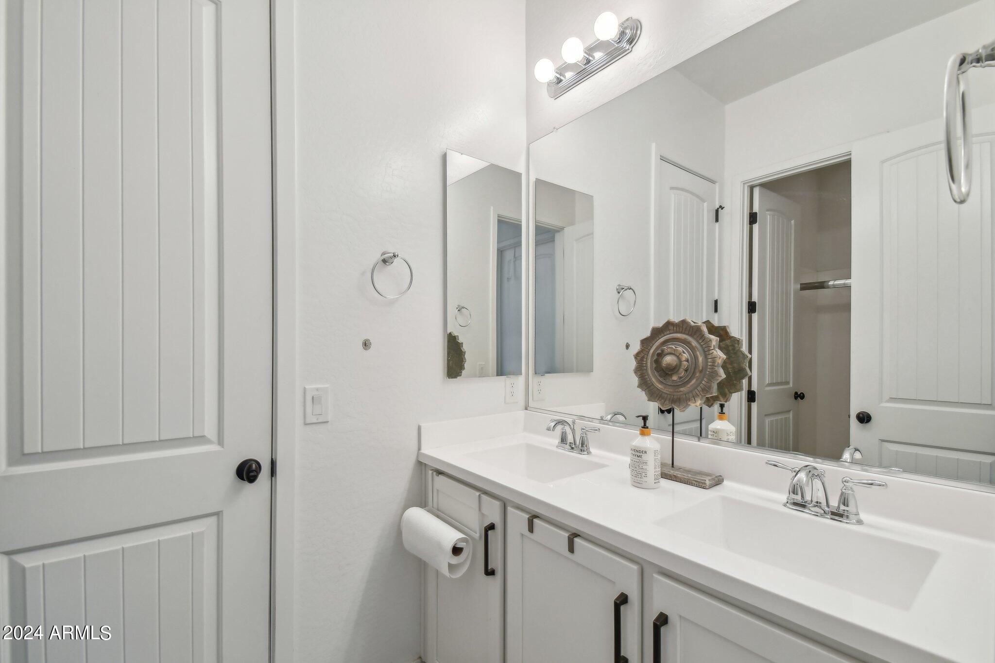 2694 E GERONIMO Street